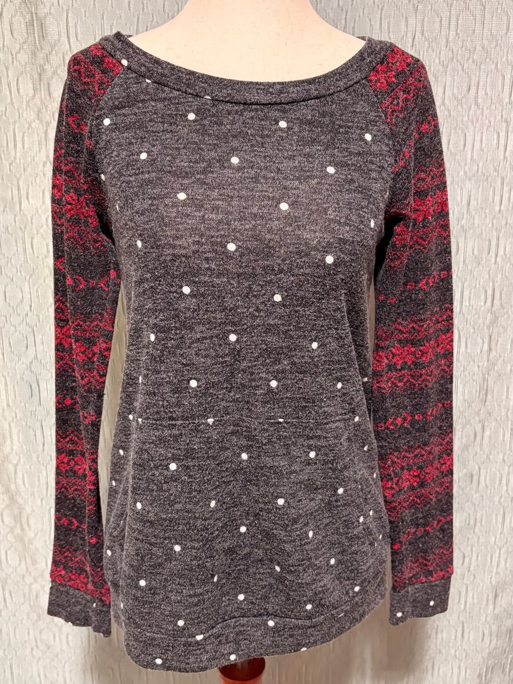 Cozy Women's Grey & Red Pattern Pullover Sweater